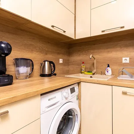 Sunny 1bd In Old Town By Flat Mаnager 아파트
